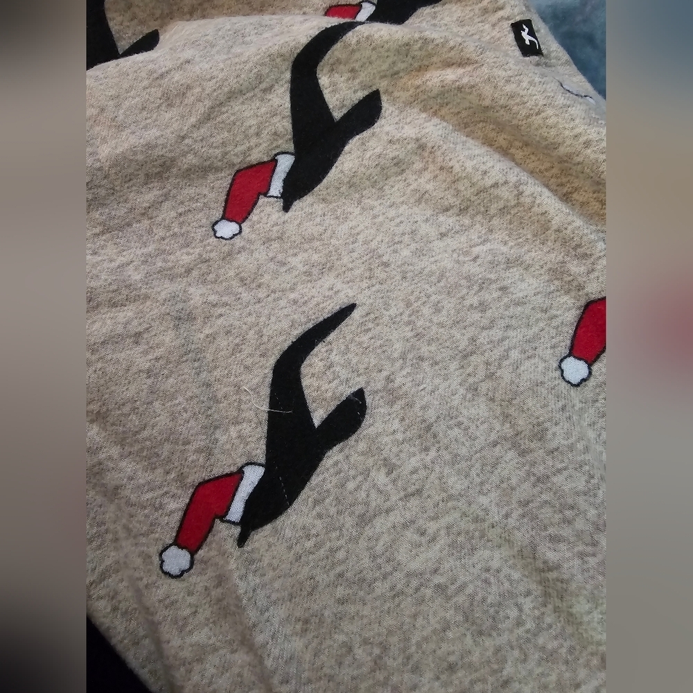 Hollister Mens  Beige Christmas Joggers with Black and Red Print  Mens Size M - Picture 11 of 14